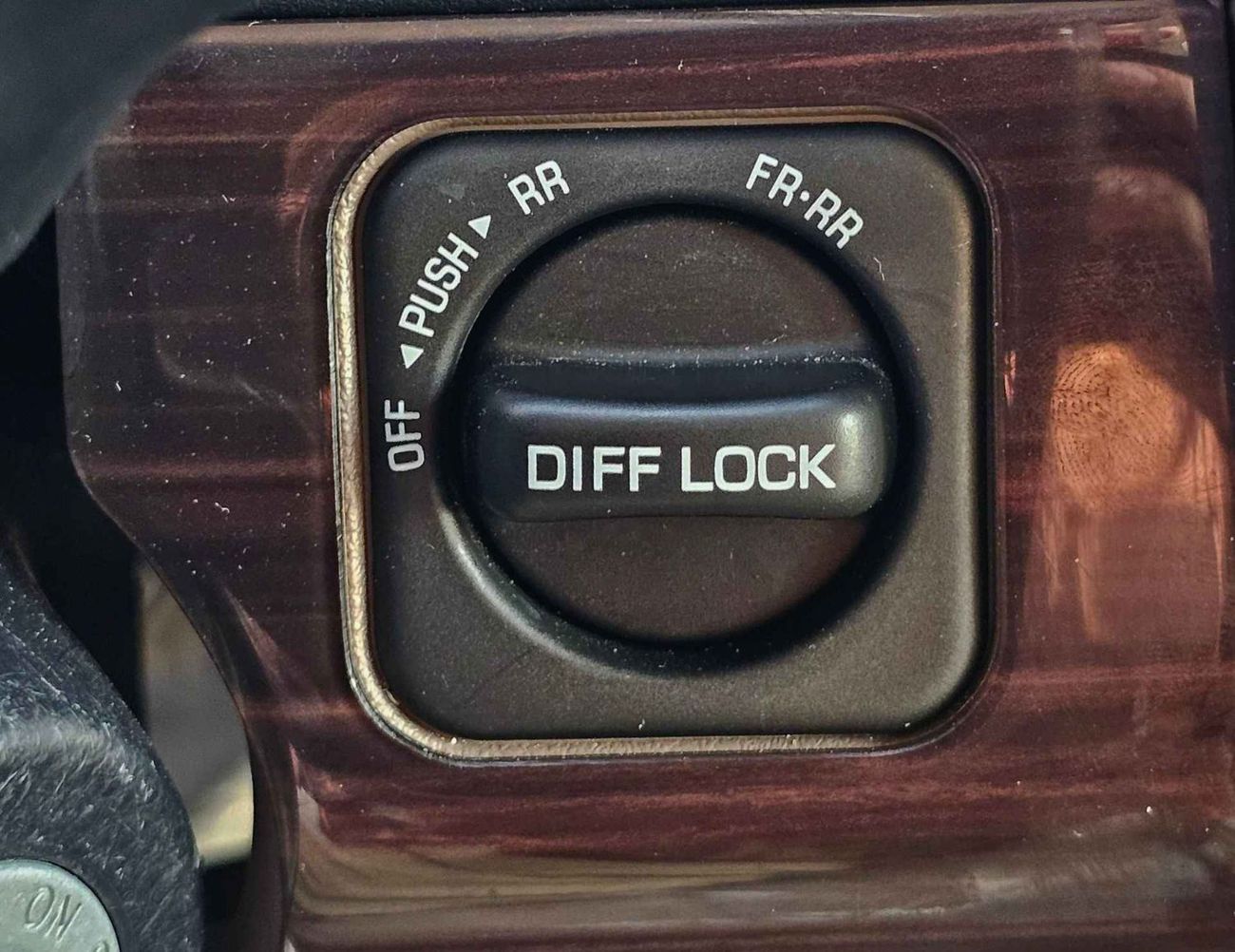 Toyota Land Cruiser Pick Up LX LC79 / SINGLE CABIN / M/T / 4.0L V6 PETROL / 4WD (CODE # LC79)