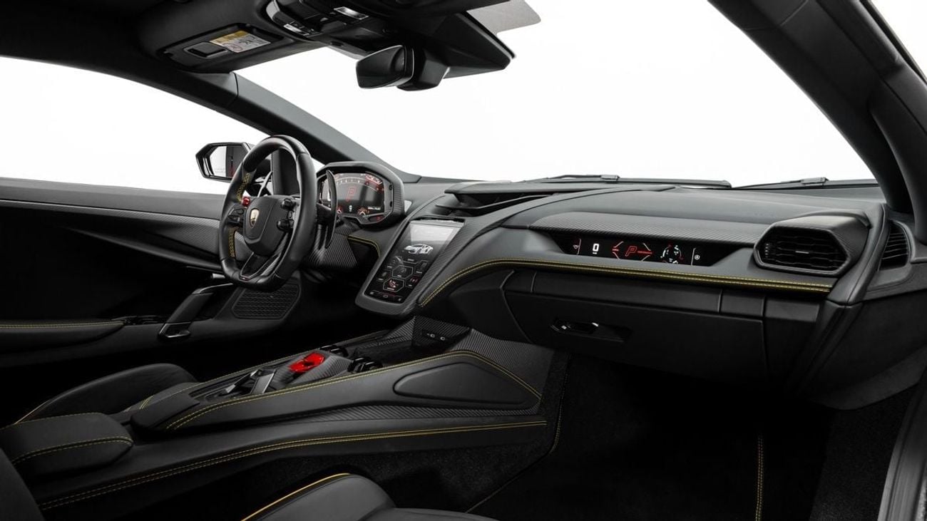 لامبورغيني ريفويلتو - 2025 - GCC Specs - Under 5-Year Warranty and Service Contract