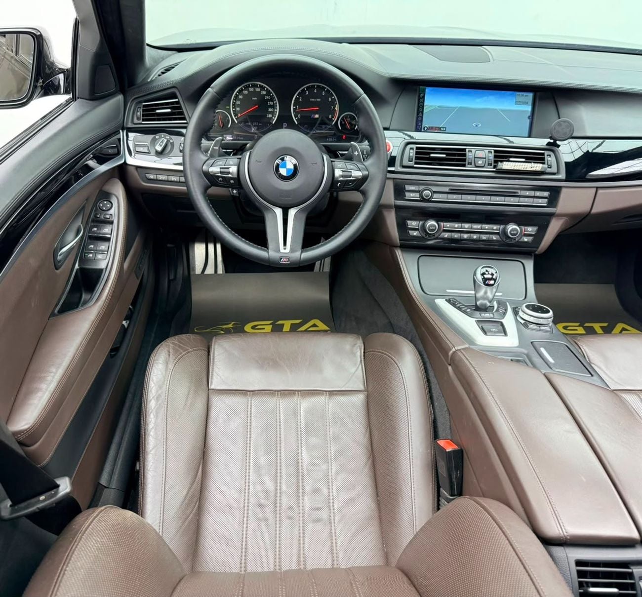BMW M5 INDIVIDUAL 2013 BMW M5, Stage 2 Tuned, Carbon Fiber Exterior, Fully Loaded, Excellent Condition, GCC