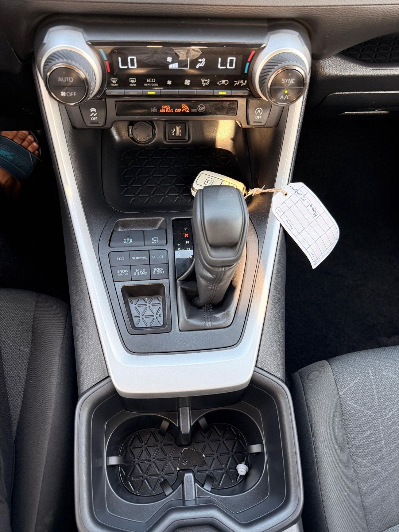 تويوتا راف ٤ XLE 2.5 L AWD Full Option 2025