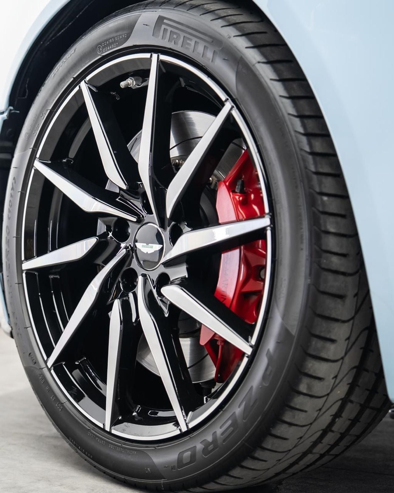Aston Martin DB11 V8 Coupe