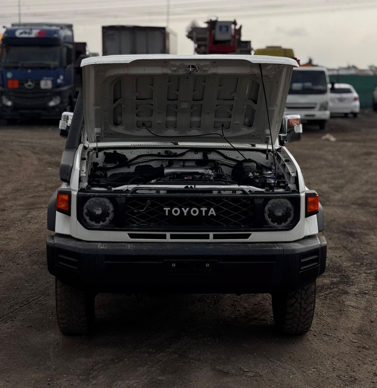 Toyota Land Cruiser Pick Up LC79 Double Cabin LHD 4.2L 1HZ V6 Diesel Engine Manual Gear 4WD 5 Seater 4 Doors