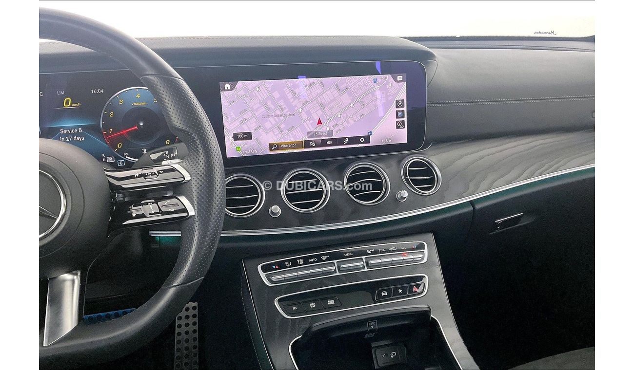 Mercedes-Benz E300 Premium (AMG Line)