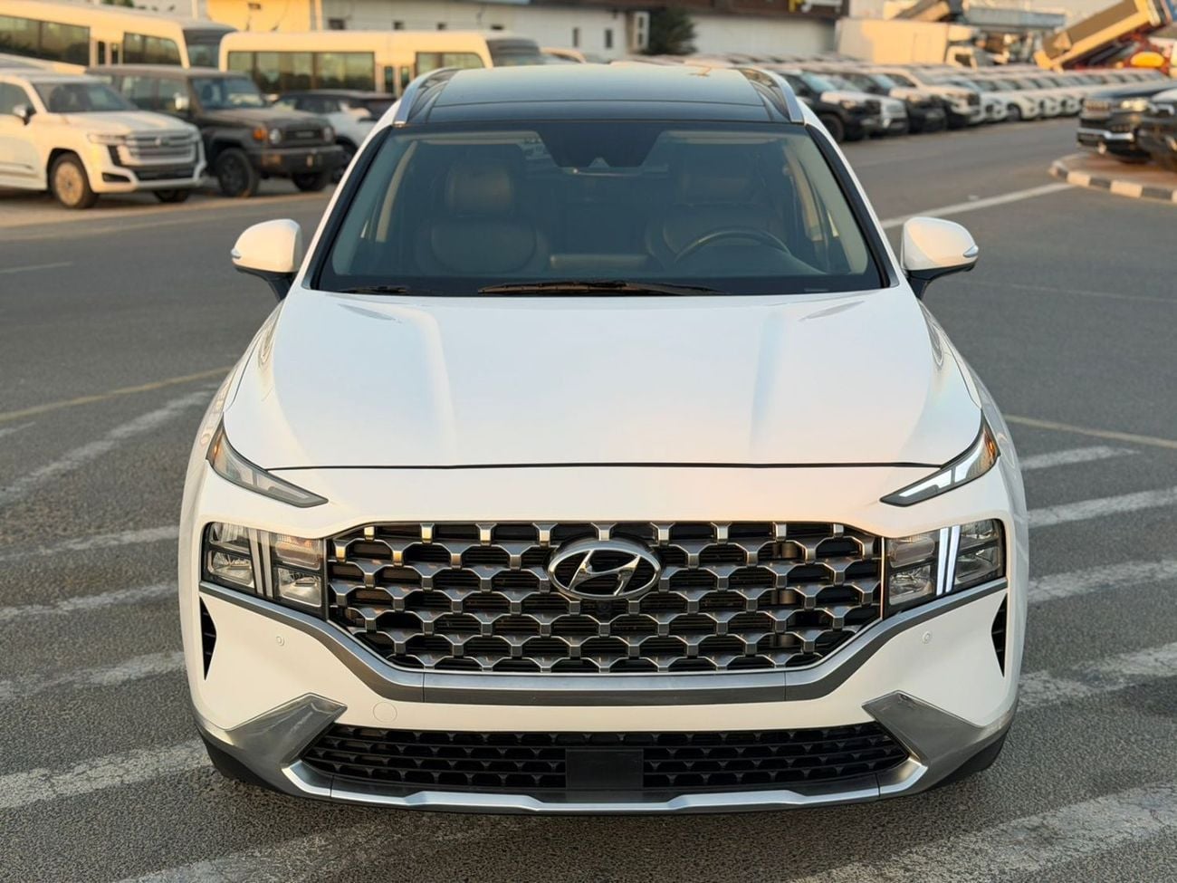 Hyundai Santa Fe SMART 2022 Hyundai Santa fe Limited 2.5L Turbo Full Option Panoramic View - Sensor & Radar With 360* CAM -