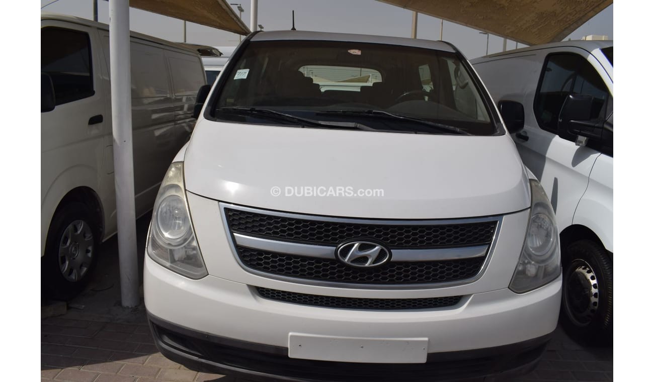 Hyundai H-1 Std Hyundai H-1 van 9 seater , model:2015. Excellent condition