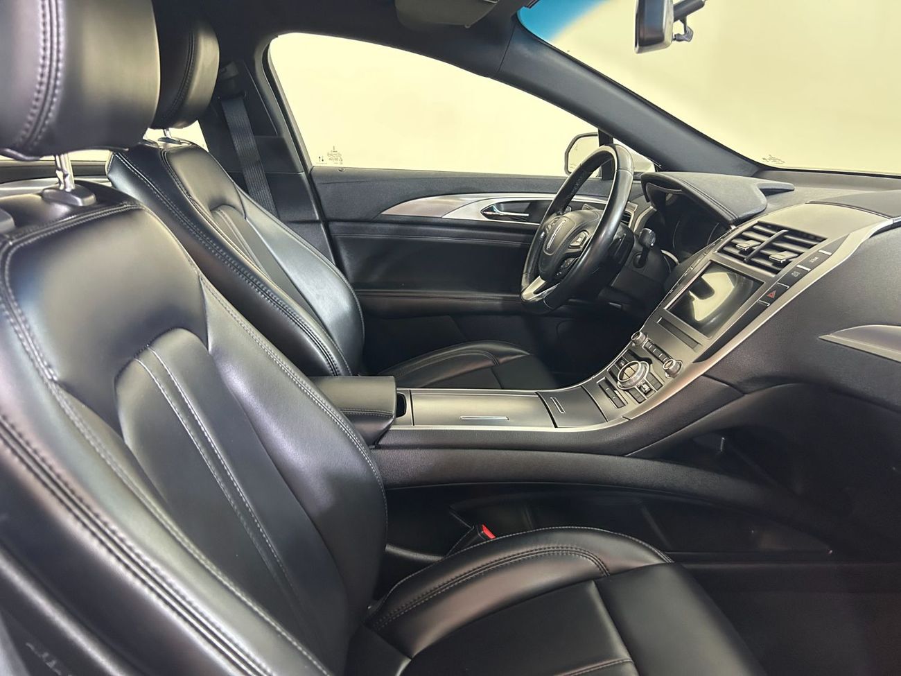 لينكولن MKZ Premier 2.0L (243 HP)