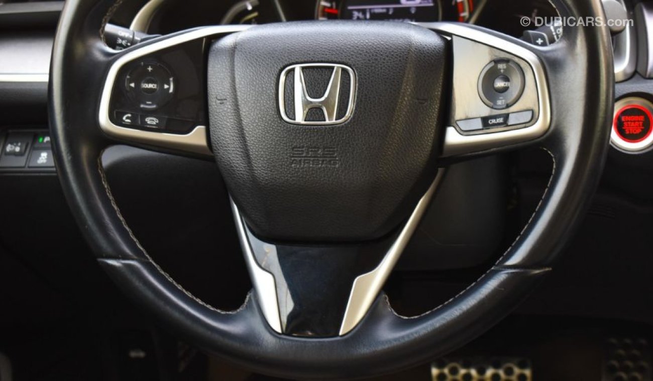 Honda Civic Gulf model 2019, cruise control, wheels, sensors, camera, screen, in excellent condition. You do not