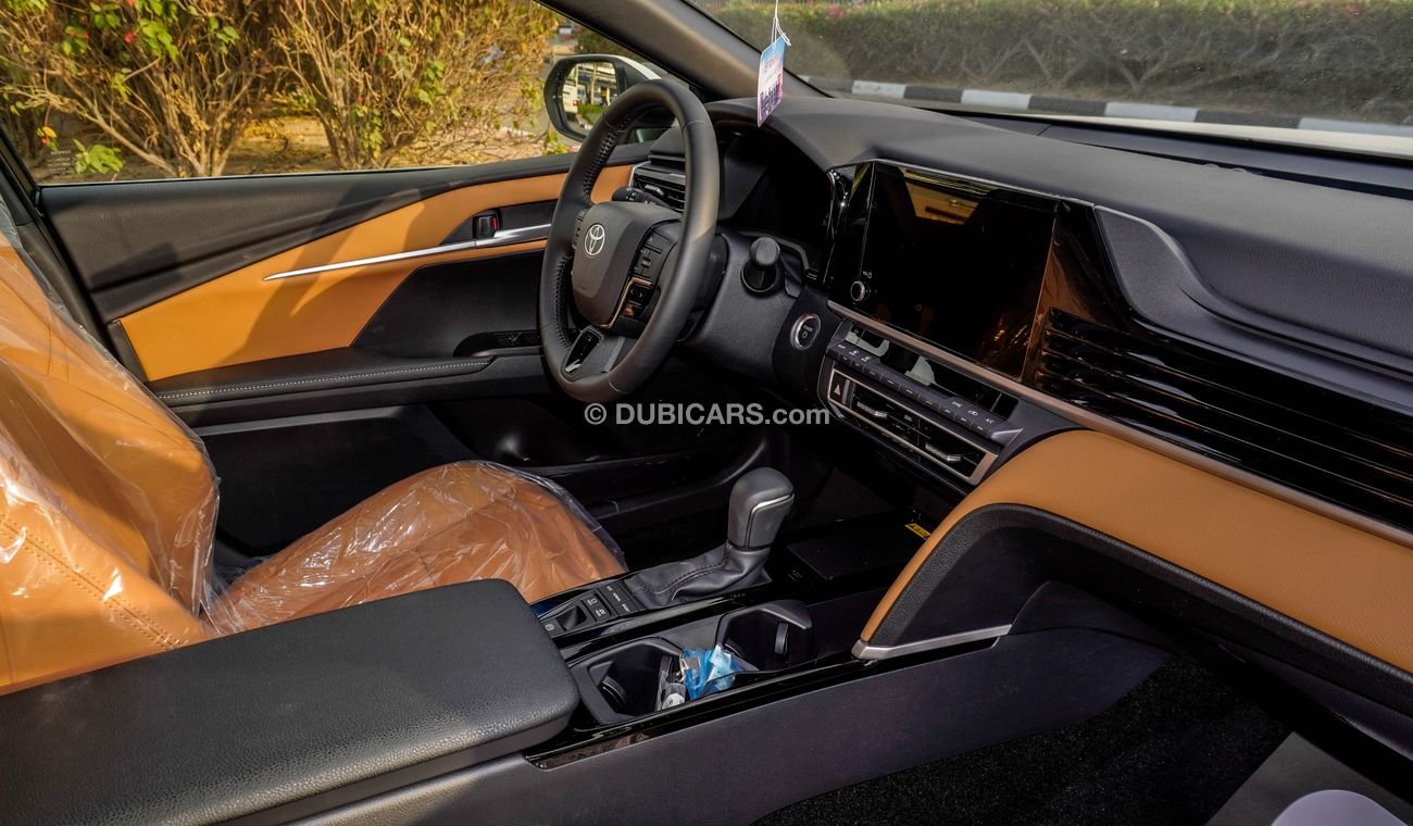 Toyota Camry LE 2.5 L Hybrid