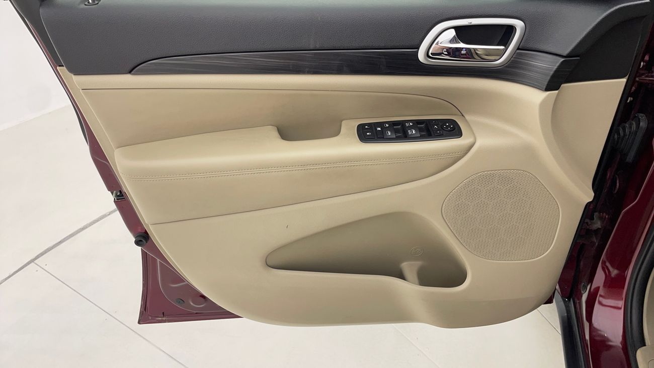 جيب جراند شيروكي LAREDO 3.6 | بدون دفعة مقدمة | اختبار القيادة في المنزل