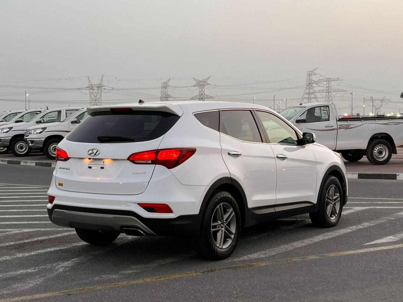 Hyundai Santa Fe SPORT (NON GCC) 2018 Hyundai Santa Fe 2.4L V4 - Apple Play & Android - Rear Camera - 2 keys