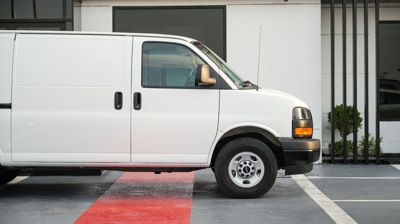 GMC Savana V8 6.6 Normal Wheelbase 2025 MY