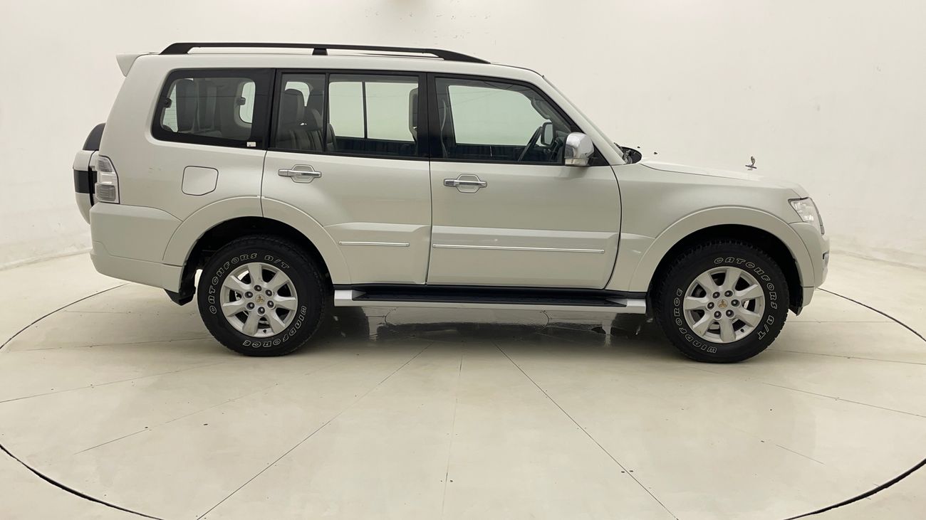 ميتسوبيشي باجيرو GLS TOP 3 | بدون دفعة مقدمة | اختبار القيادة في المنزل