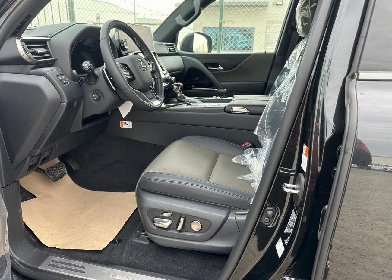 لكزس LX 600 2025 Lexus LX600 Overtrail Off-Road (7-Seater) 3.5L V6 Twin-Turbo Petrol A/T 4WD Export Only