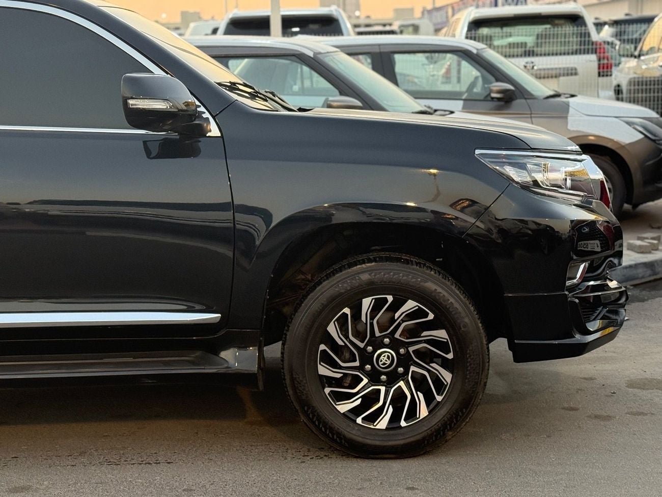 Toyota Prado Std 2.7L (271 HP)