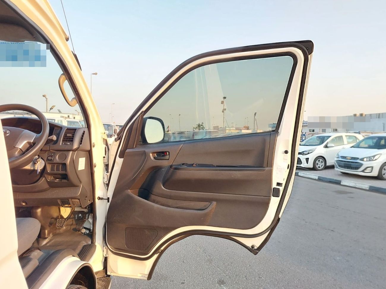 Toyota Hiace TOYOTA HIACE COMMUTER VAN RHD 2018 MODEL 3.0 L DIESEL AUTOMATIC(PM36171)