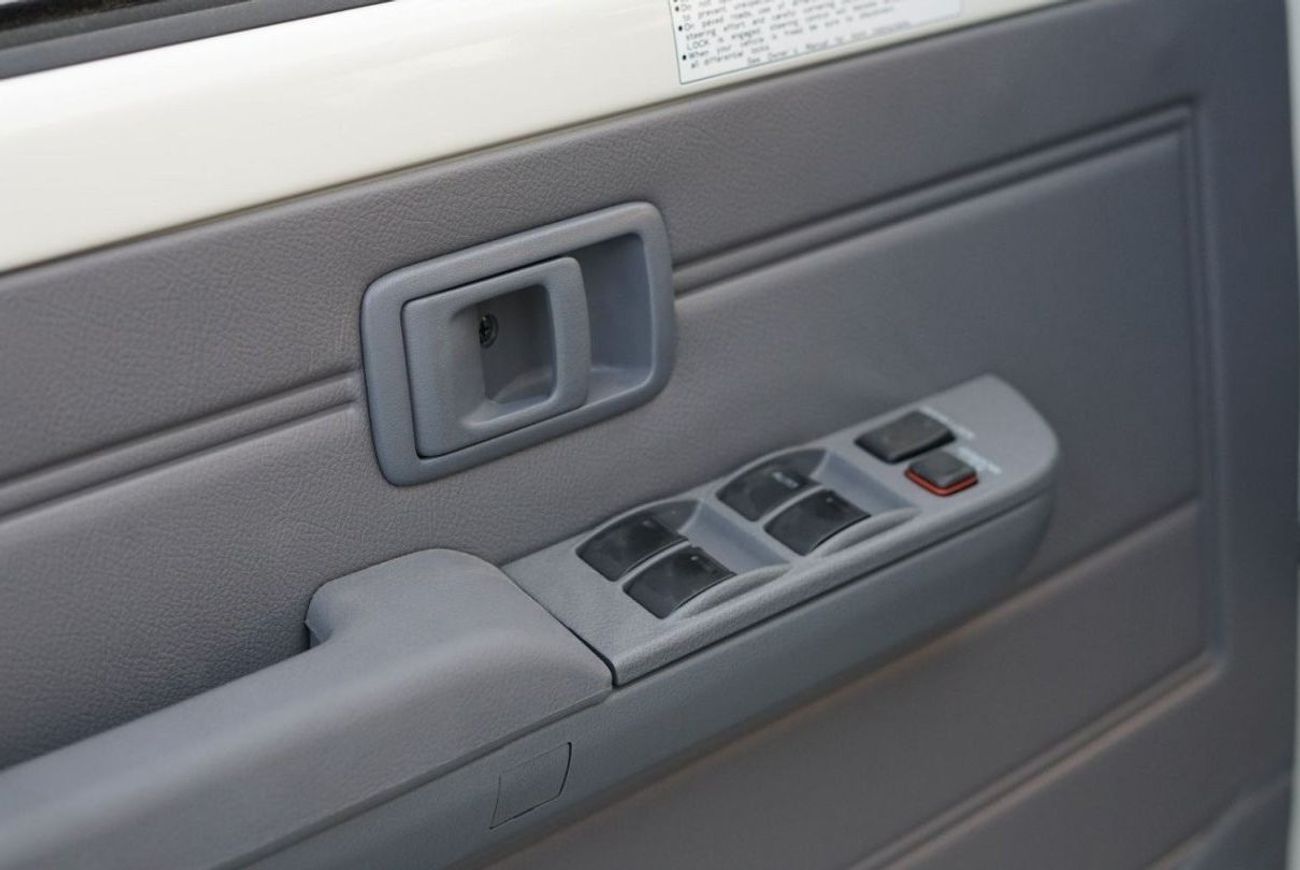 Toyota Land Cruiser Pick Up DIESEL Double Cab Pick Up 1HZJ 4.2Ltr.  DIFFERENTIAL LOCK ,POWER WINDOW CENTER LOCK , 11 LEAF