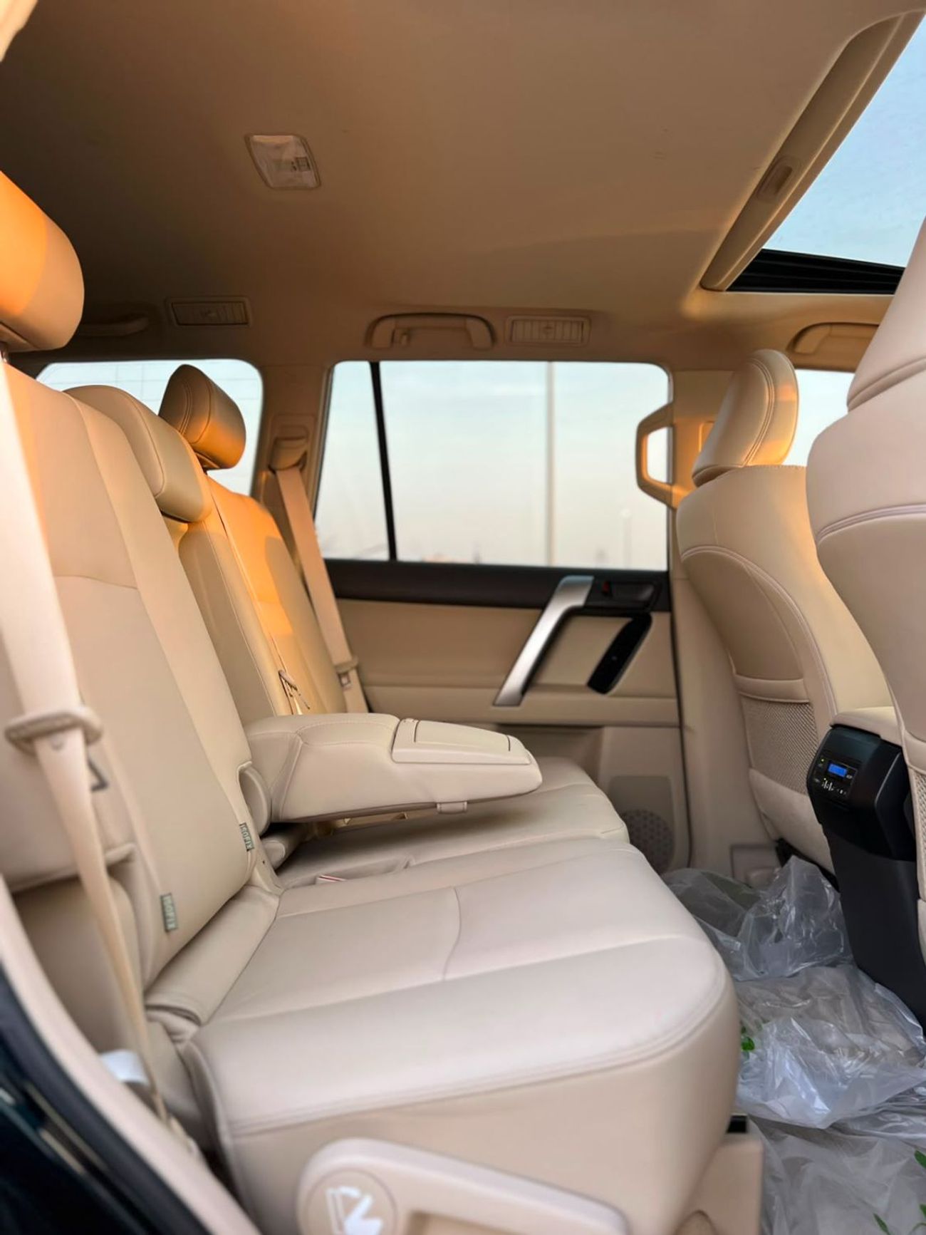 تويوتا برادو 2022 Toyota Prado TXL Full Option 4.0L V6 - AWD 4x4 - Electric Seat - Rear CAM & Sensors - Cool Box