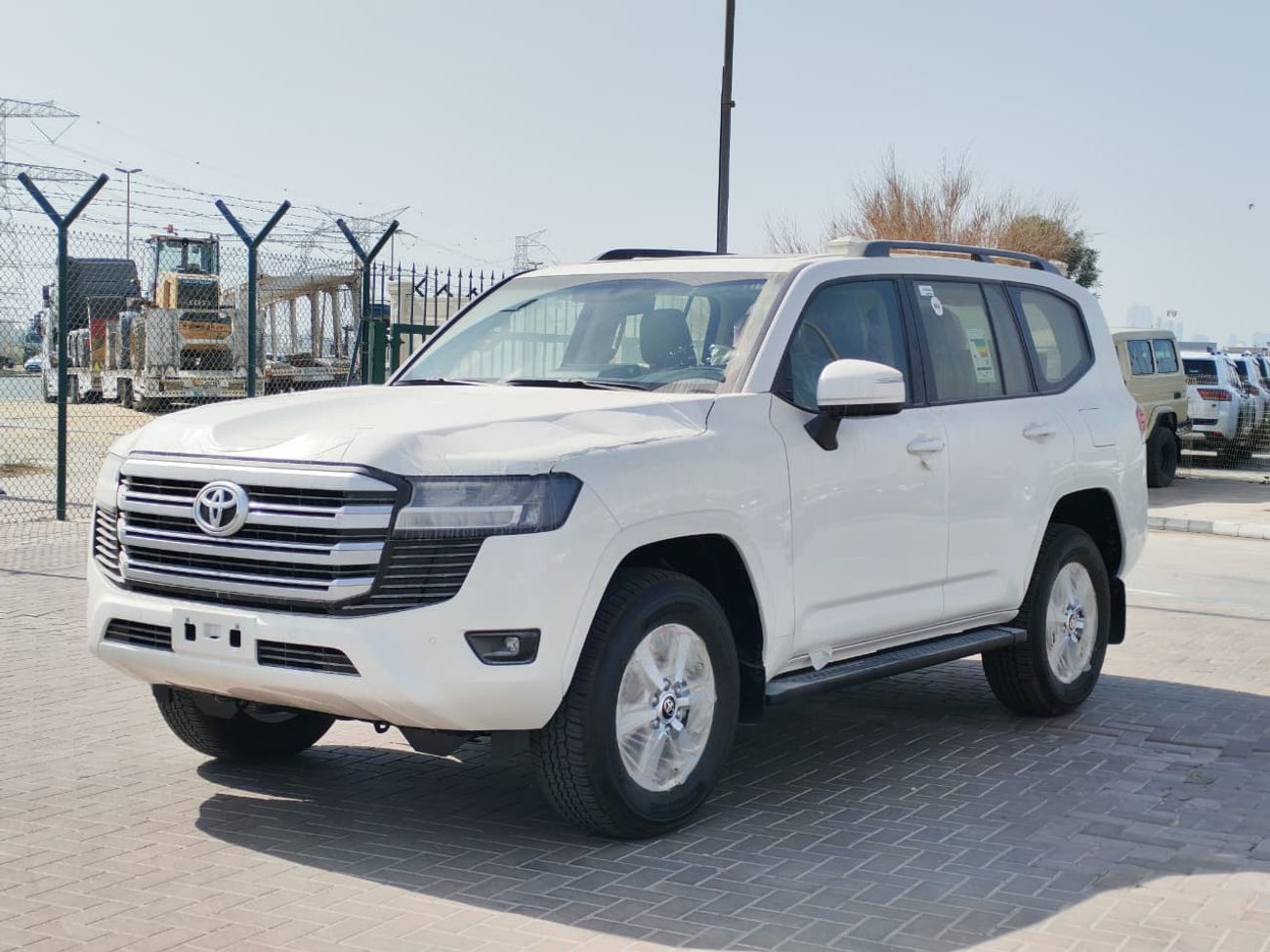 تويوتا لاند كروزر 2025 Toyota Land Cruiser LC300 GXR Basic-Option with Sunroof 4.0L V6 Petrol A/T 4WD Export Only