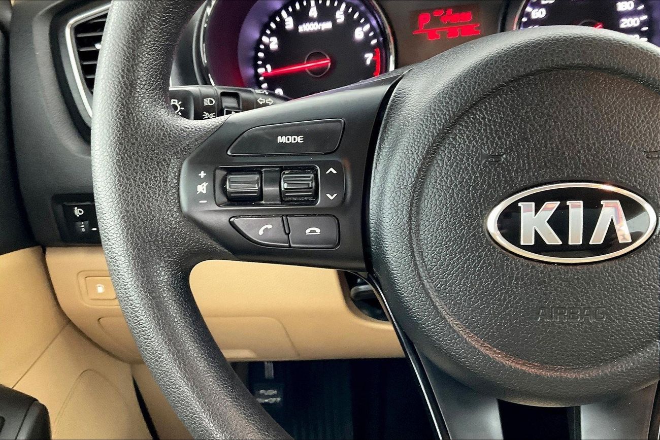 كيا كارنيفال LX