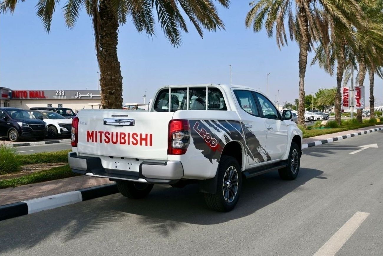 ميتسوبيشي L200 ميتسوبيشي L200 موديل 2023 ديزل 2.4 لتر ناقل حركة أوتوماتيكي أبيض من الخارج رمادي من الداخل