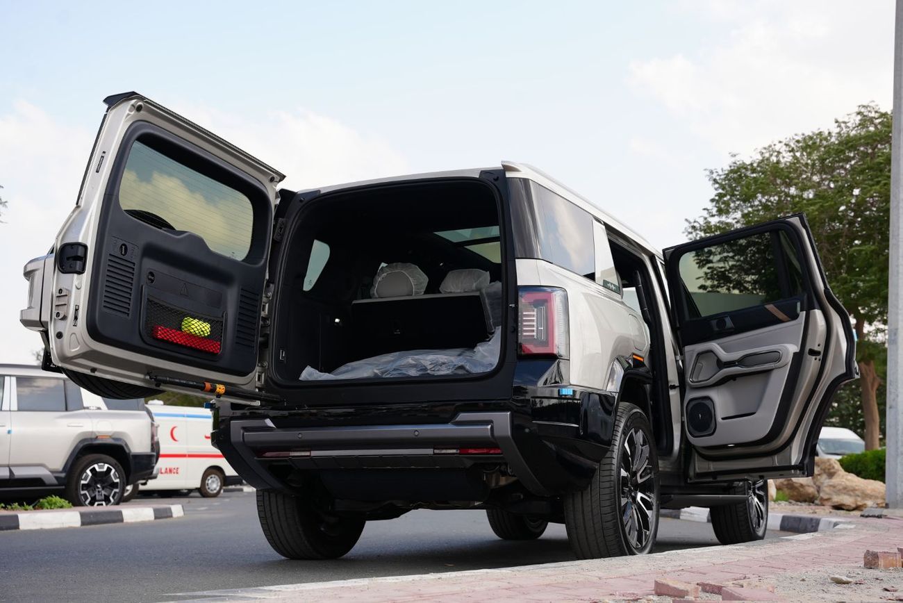 بي واي دي ليوبارد 8 2025 Leopard 8  NEW Flagship 5-seates AWD Gold in White 0Km