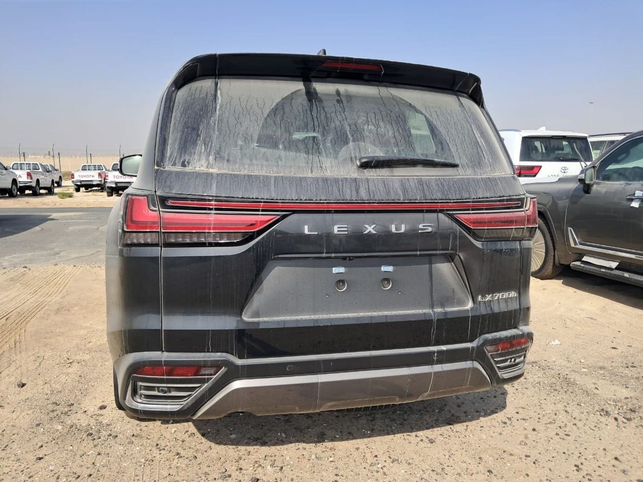 لكزس LX 700h SIGNATURE