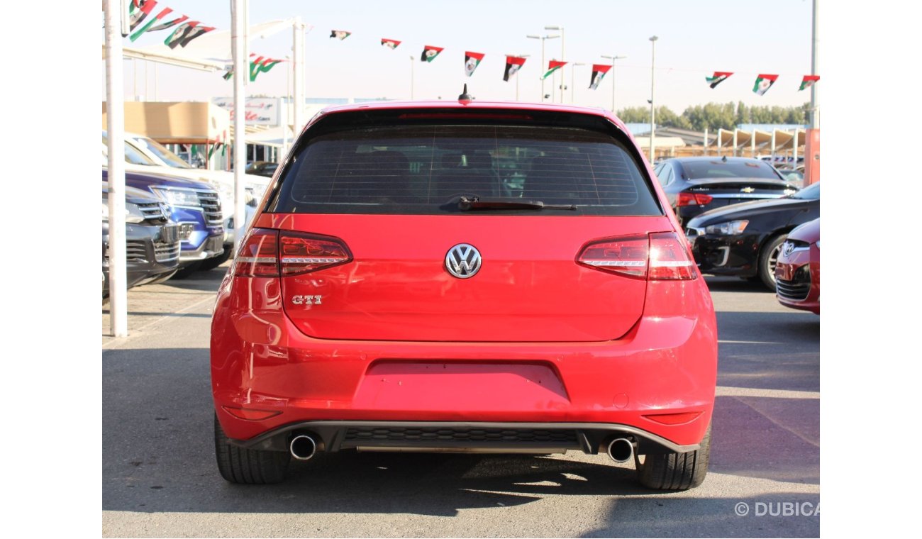 Volkswagen Golf GTI ACCIDENTS FREE GCC - FULL OPTION - CAR IS IN PERFECT CONDITION INSIDE OUT