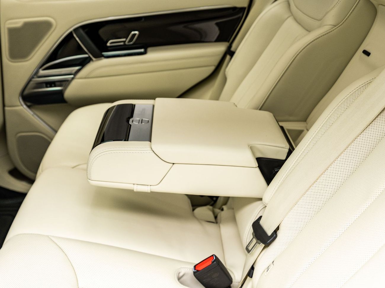 Land Rover Range Rover HSE P400 3.0L 2024 Range Rover HSE P400, 3.0 TC I6, 4WD, 400bhp, 8 Speed Auto