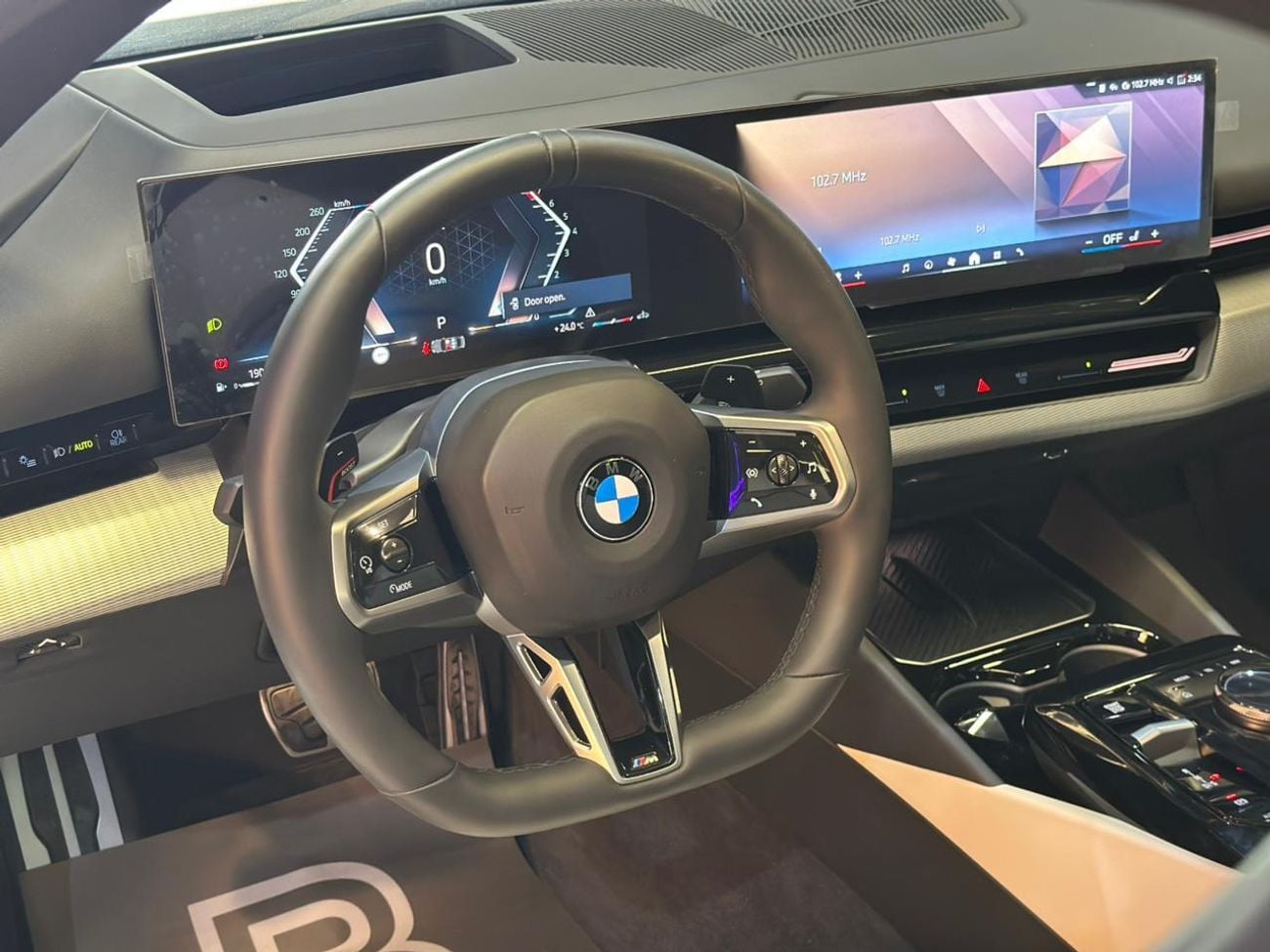 BMW 520i Executive 1.6L BMW 520i M-Kit | 2024 | KOREAN SPACE