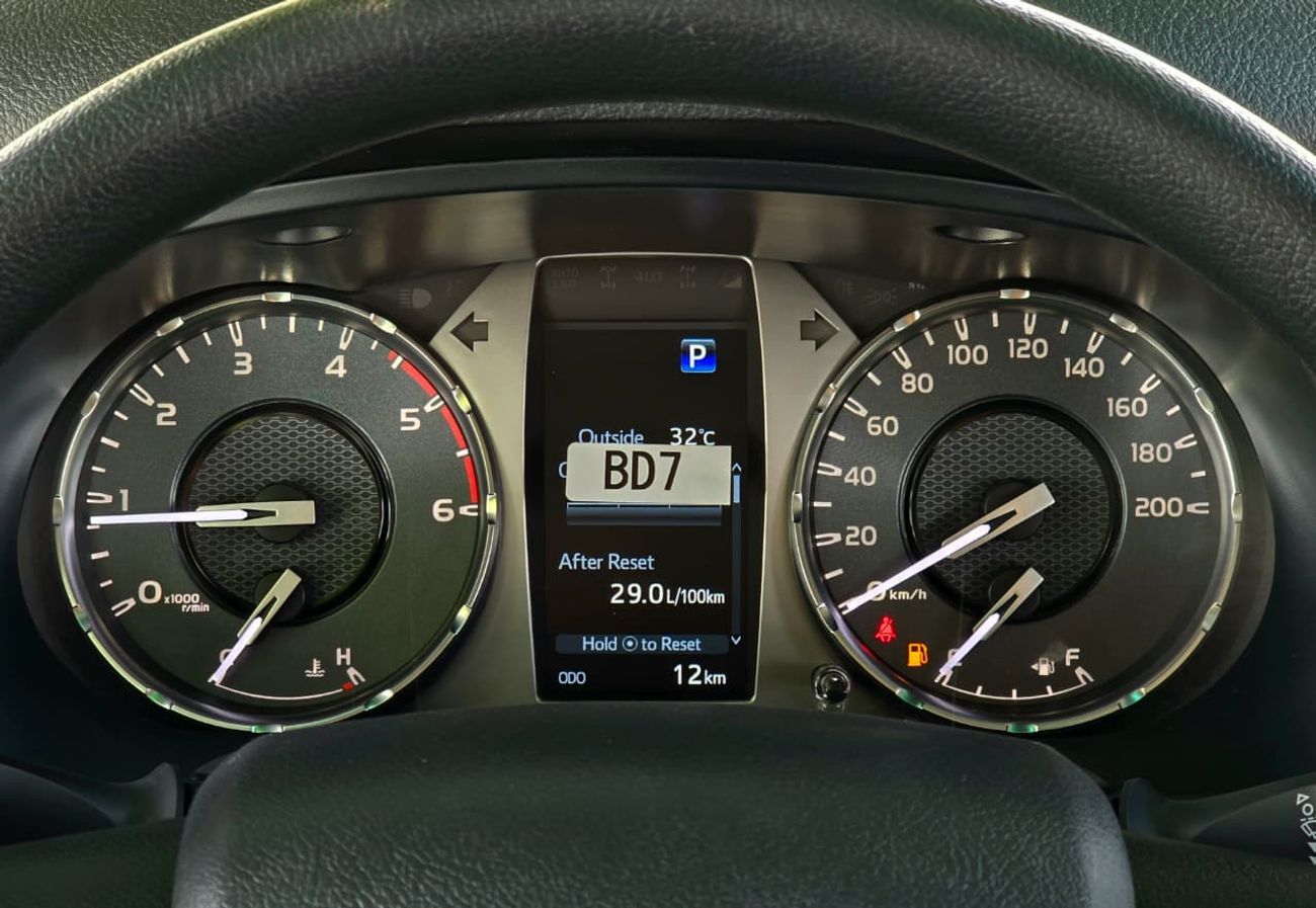 Toyota Hilux TOYOTA HILUX DIESEL 2.4 DOUBLE CABIN - AT - FULL OPTIONS - PUSH START - 2025 MODEL - WHITE INSIDE RE