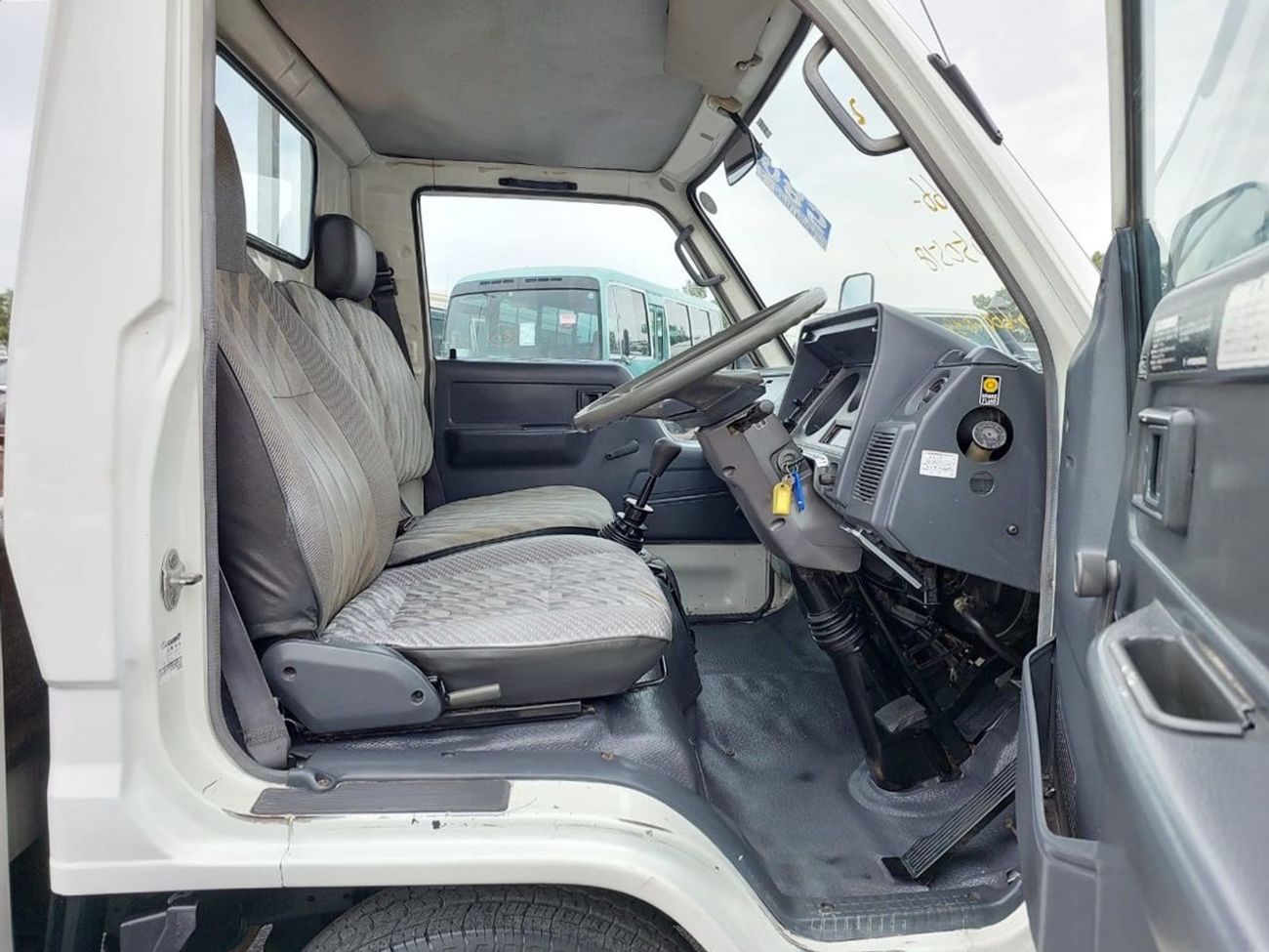 Toyota Toyoace TOYOTA TOYOACE TRUCK RHD 1994 MODEL 3.7 L DIESEL MANUAL(PM50518)