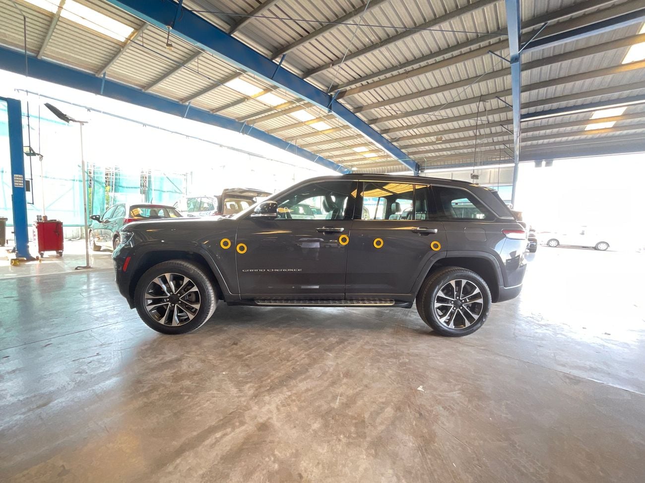 جيب جراند شيروكي 3.6 OVERLAND 2 ROW 4WD AUTO | شامل الضمان | 0 ﺪﻔﻋﺓ ﺃﻮﻟﻯ