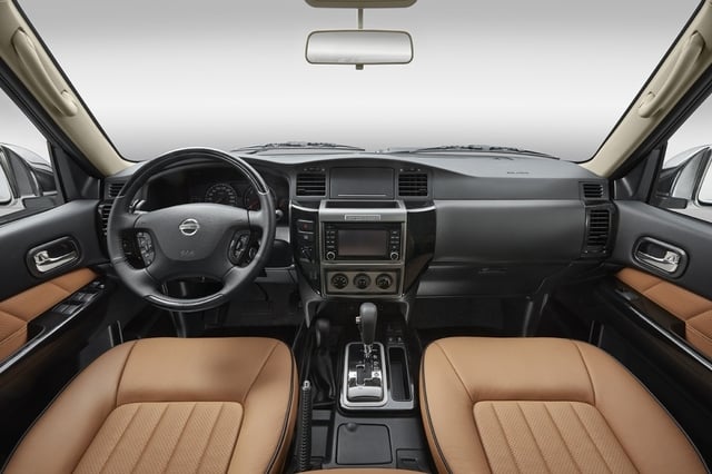 Nissan Patrol Super Safari interior - Cockpit