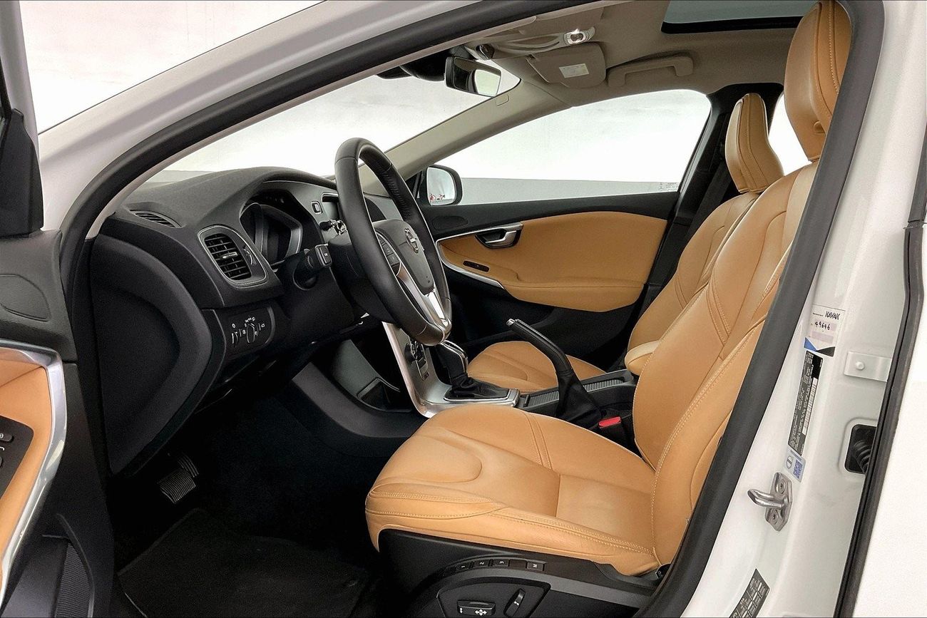 Volvo V40 T3 R-Design | 1 year free warranty | 0 down payment | 7 day return policy