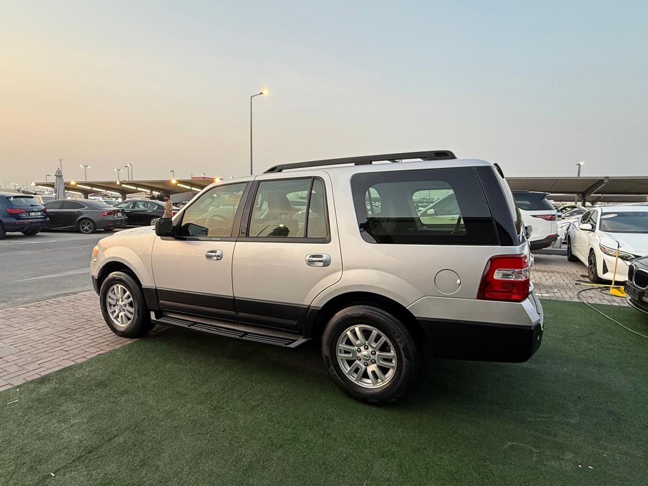 Ford Expedition XLT 7 seats No. 2, GCC specs