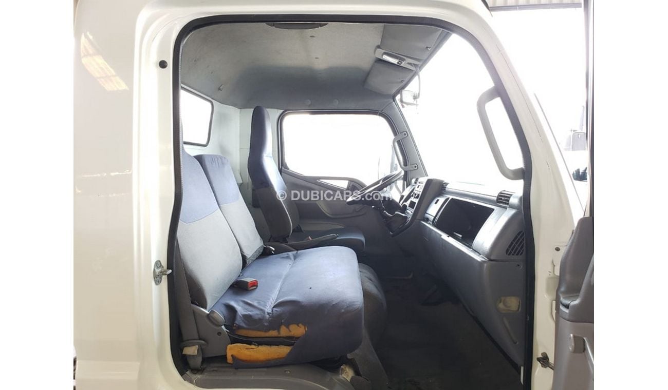 Mitsubishi Fuso Canter 4.5L Diesel, 4 Ton, 16" Tyre, 5 Speed Manual Transmission, Reverse Warning Buzzer (LOT # 2014)