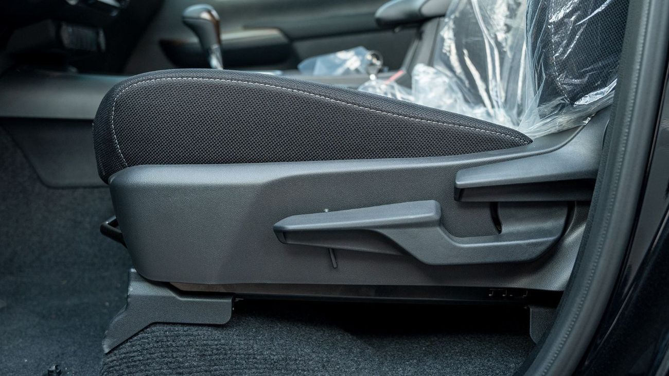 Toyota Hilux 2025 Toyota Hilux DC 2.7L Petrol AT (Black)