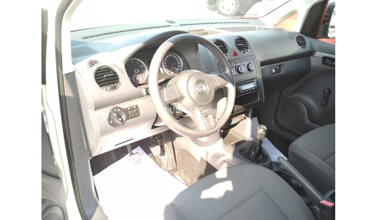 فولكس واجن كادي 2015 ابيض خليجى حالة وكالة بدون صبغ بدون حوادث ممتاذة