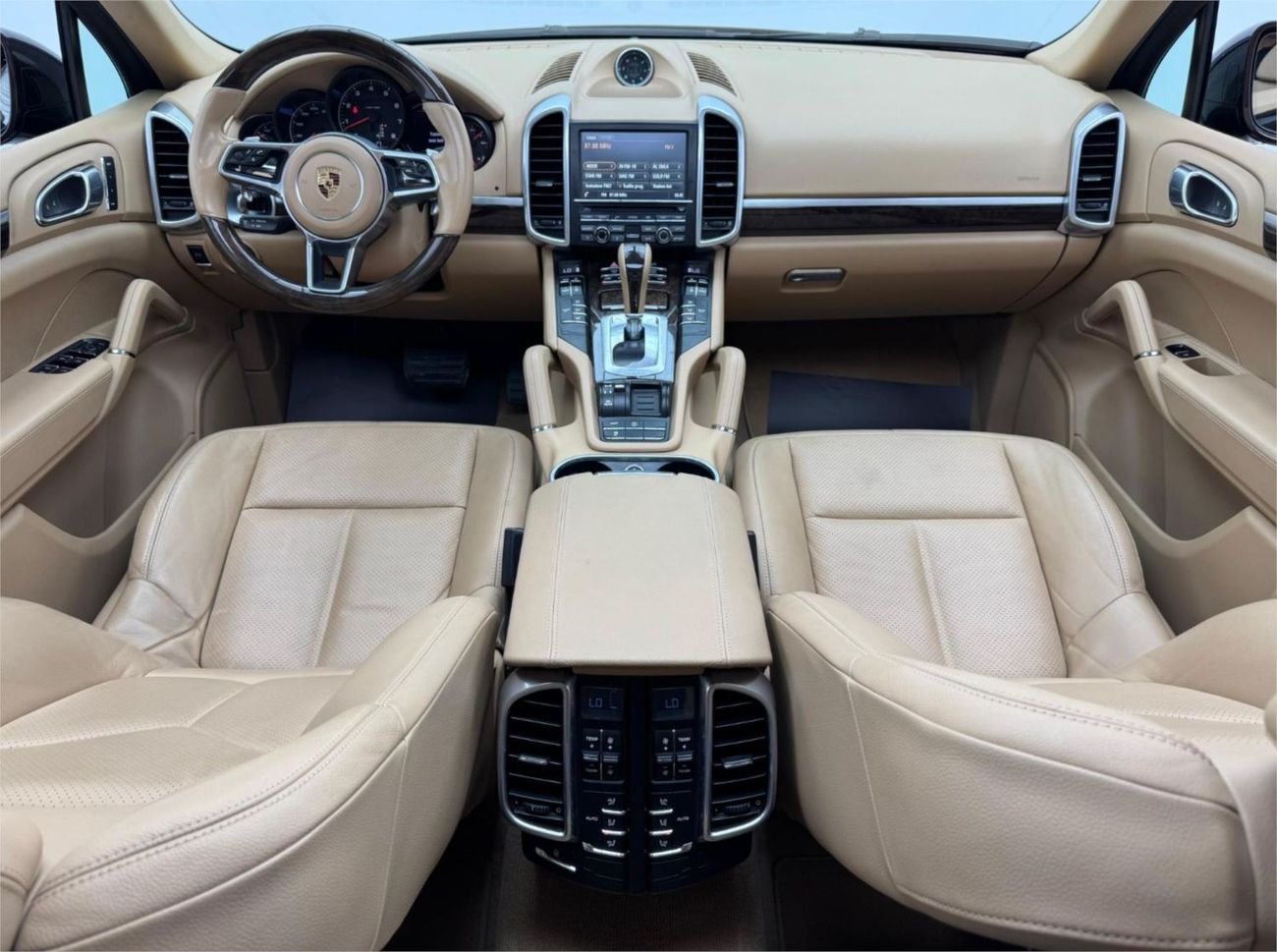 Porsche Cayenne Std 3.6L 2016 Porsche Cayenne, Service History, Excellent Condition, GCC