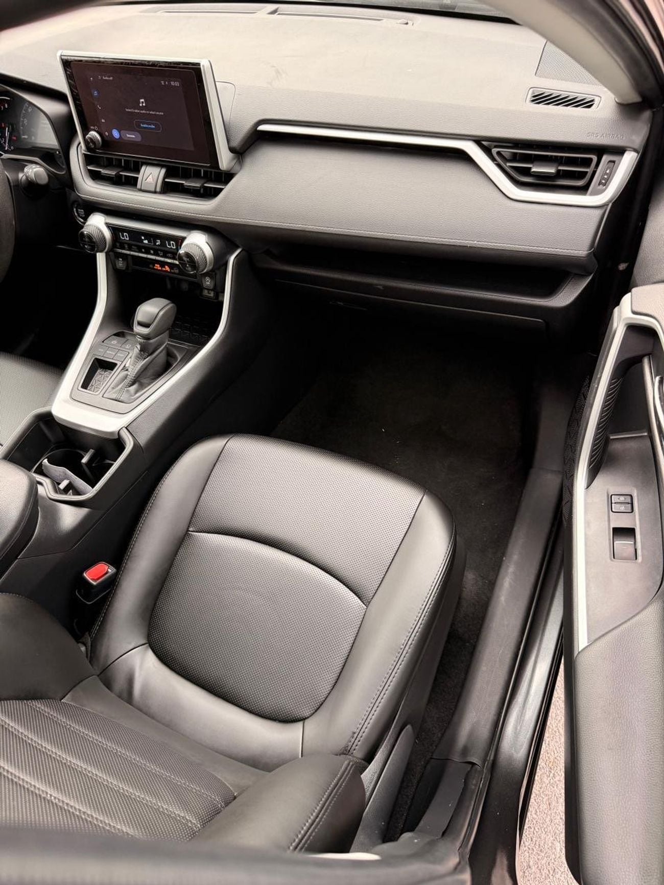 Toyota RAV4 XLE 2.5L push start 2024