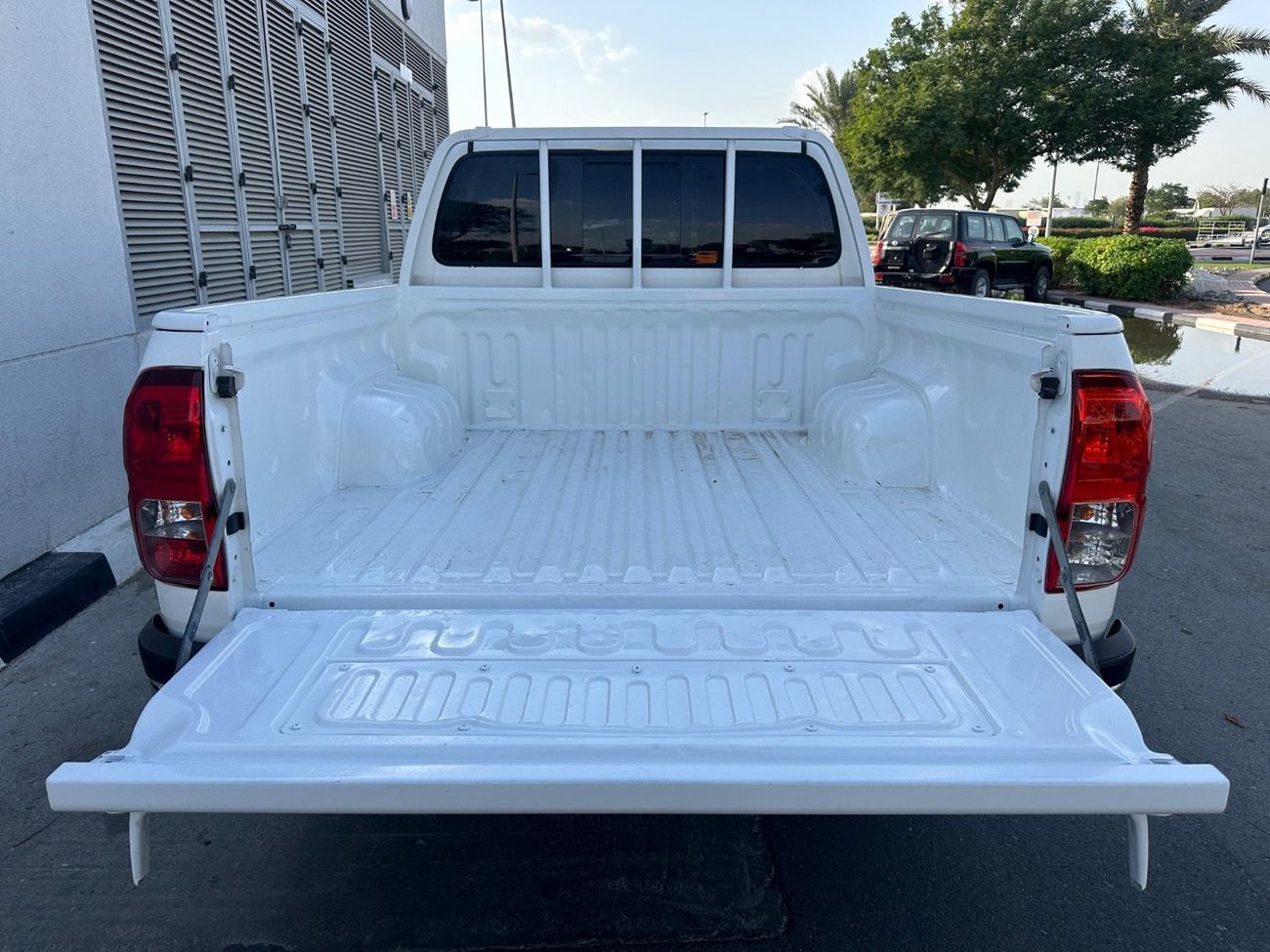 تويوتا هيلوكس GLX 2.7L Double Cab Utility 4WD A/T