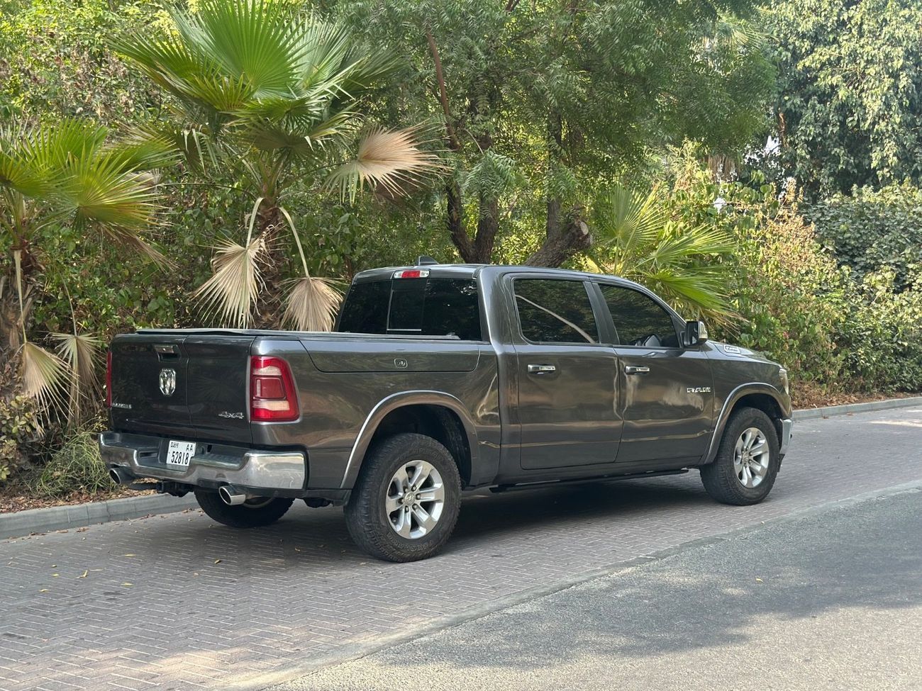 رام 1500 2022 Laramie | 5.7L HEMI V8 | 4x4 | Full Option | American Specs | Low mileage