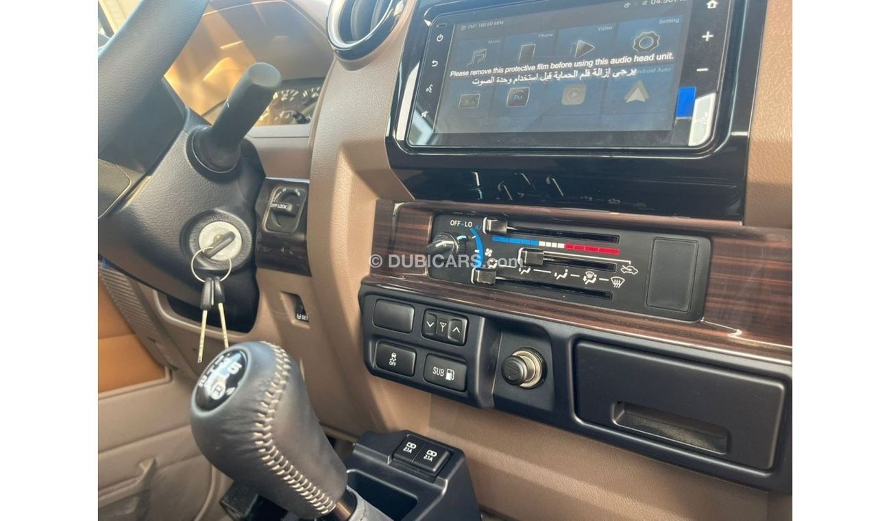 Toyota Land Cruiser Pick Up TOYOTA_LC_PICK_UP_79TH_SINGLE_4.0L_2023_FULL_OPTIONS_WHITE_BEIGE