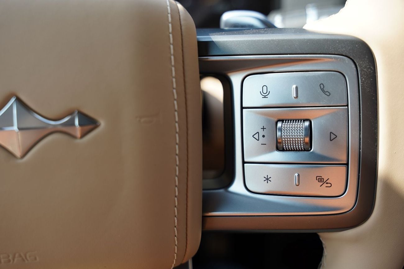 BYD Leopard 8 2025 BYD Leopard 8 with drone plug in Hybrid 2.0L 7 seater 0KM