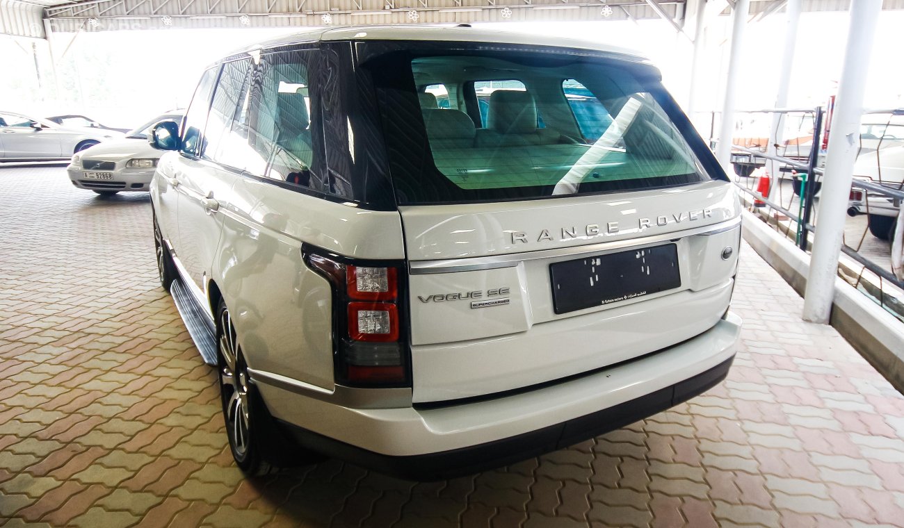 Land Rover Range Rover Vogue HSE With Supercharged Badge