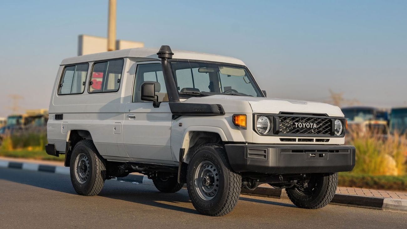 تويوتا لاند كروزر 70 2025 Toyota Land Cruiser LC 78 V6 4.0L MT Petrol