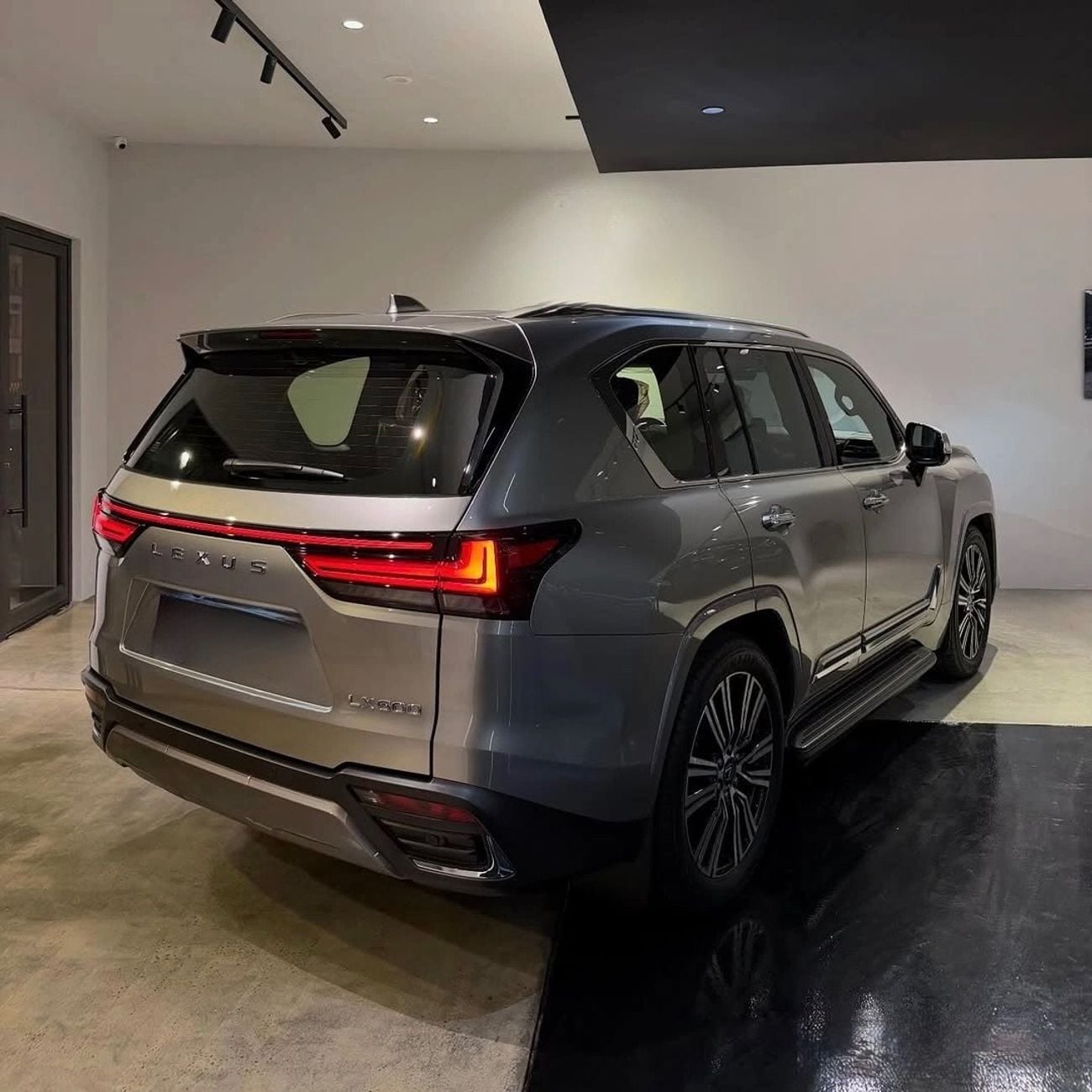 لكزس LX 600 Signature 3.5L ( CYL)