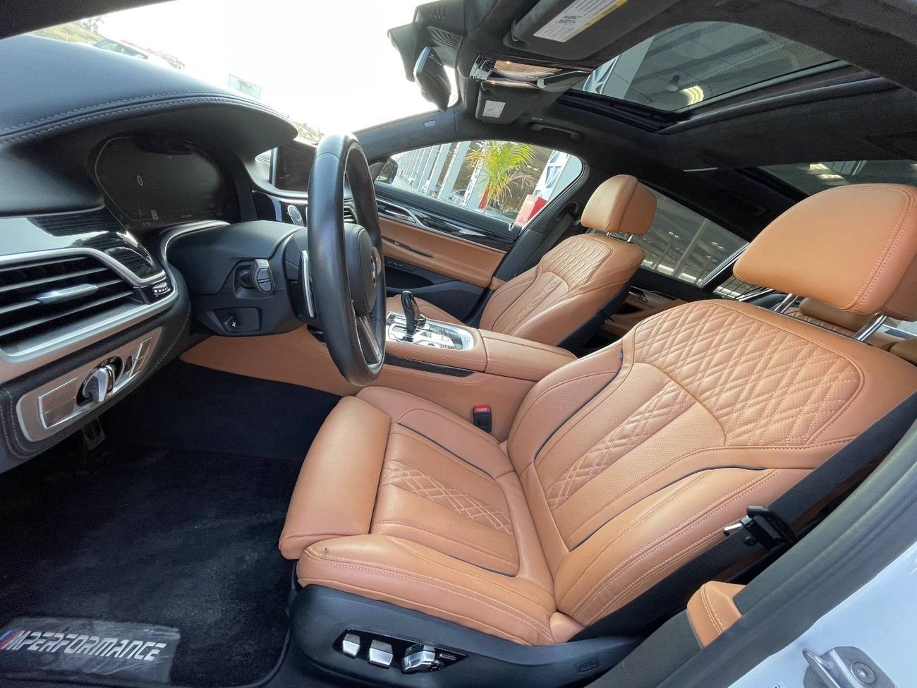 BMW 750i M PACKAGE / V8 TT 4.4L / PANORAMIC SUNROOF / 360 CAMERA / BIG SEATS / 20” RIMS / LOW MILEAGE