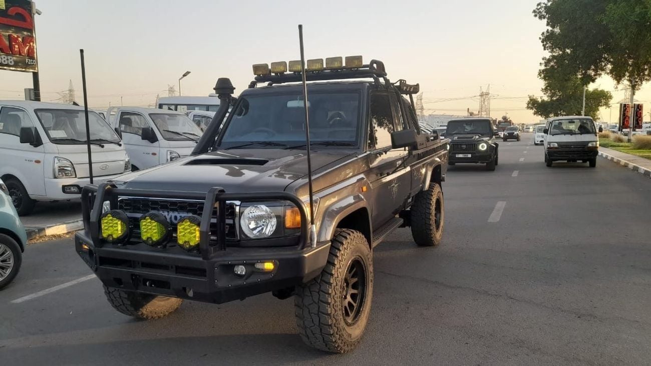 تويوتا لاند كروزر بيك آب RHD SINGAL CAP V8 MANUAL