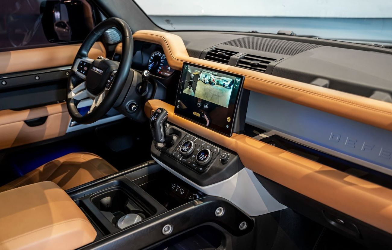 لاند روفر ديفندر 110 HSE P400 3.0L 2023 Urban Defender HSE P400, 2028 Land Rover Warranty + Service, Low KMs, GCC1